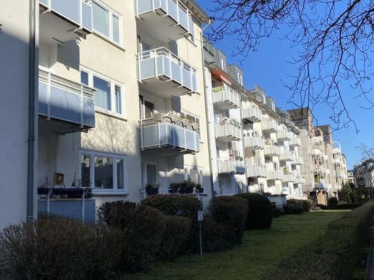 Zur Kapitalanlage ! Attraktive,helle 3-Raum-ETW mit Balkon, zentral in D- Benrath - provisionsfrei !