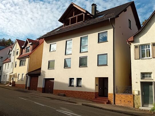 *Für mehrere Generationen* Saniertes 2-Fam.-Haus mit Garagen