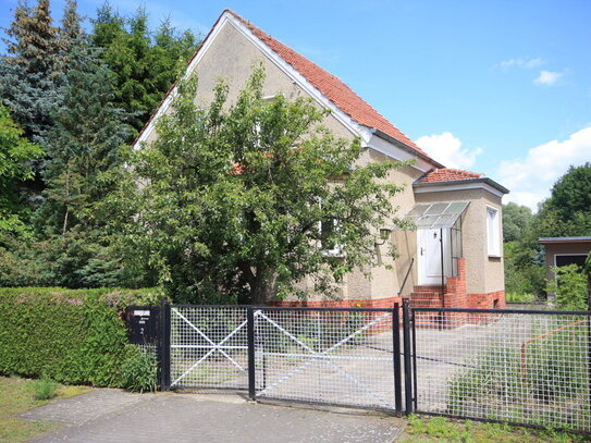 Charmantes Einfamilienhaus von 1934 mit traumhaften Blick ins Grüne in ruhiger und zentraler Wohnlage