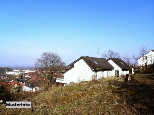 Unbebautes Grundstück für Bau von Garagen, Carport, Schuppen o.ä.