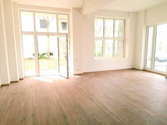 !! barrierefrei !! neu sanierte 2,5-Zimmer-Wohnung mit Terrasse !!