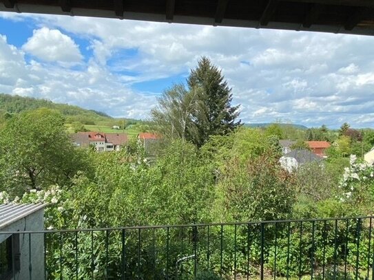 In unverbaubarer Lage und herrlichem Ausblick, freist. 1 - 2 Fam.- Haus in Felsberg