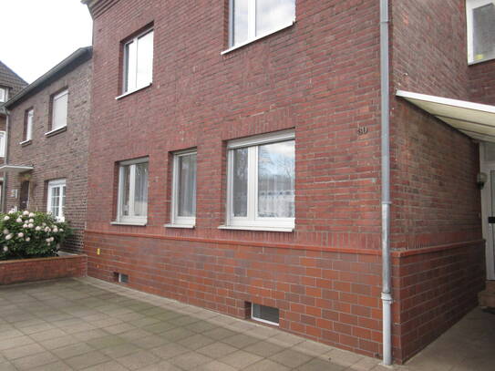 Erdgeschoss - 2 - Zimmerwohnung im Dreifamilienhaus mit Gartennutzung