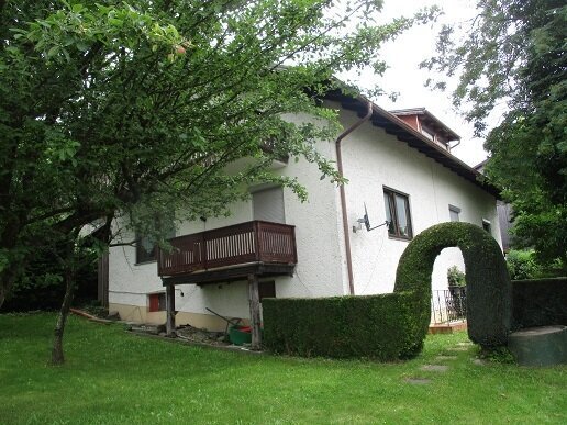 1-2 Familienhaus am Fuße des Hohen Bogen, sanierungsbedürftig!!!