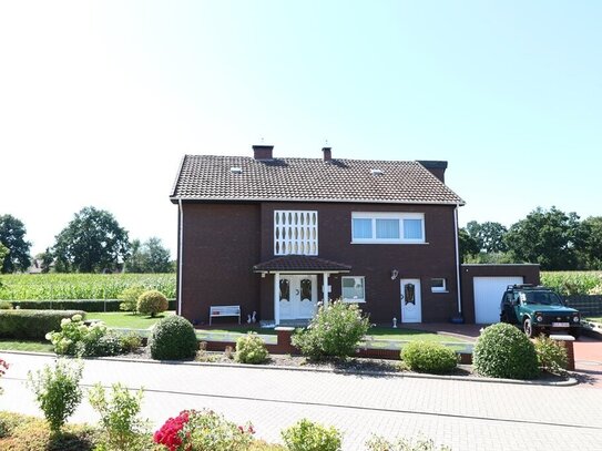 Topgepflegtes, teilmodernisiertes Wohnhaus mit Büro-/Wohntrakt, Keller, Garage und Garten