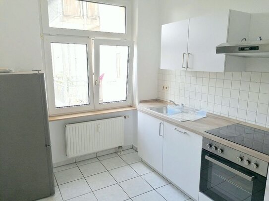 !! 3-Zimmer-Wohnung mit Einbauküche und Balkon in ruhiger Nebenstraße !!