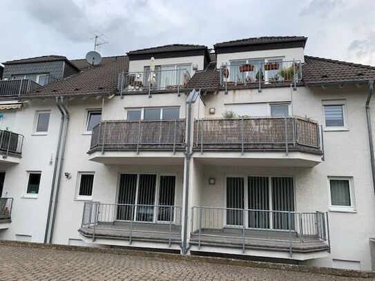 Gepflegte Wohnung mit drei Zimmern sowie Balkon und EBK in bornheim