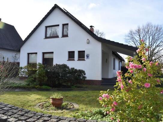 Im grünen Bergstedt: Einfamilienhaus auf Süd-Grundstück, inkl. Pool und Sauna