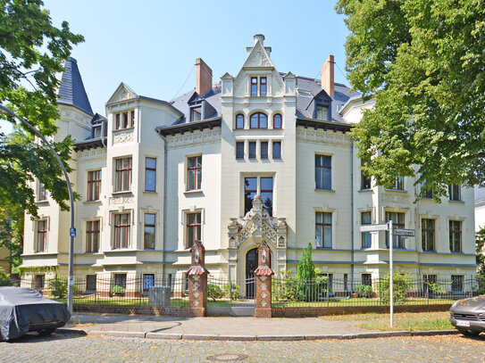 Geräumige/vermietete Eigentumswohnung im historischen Altbau!