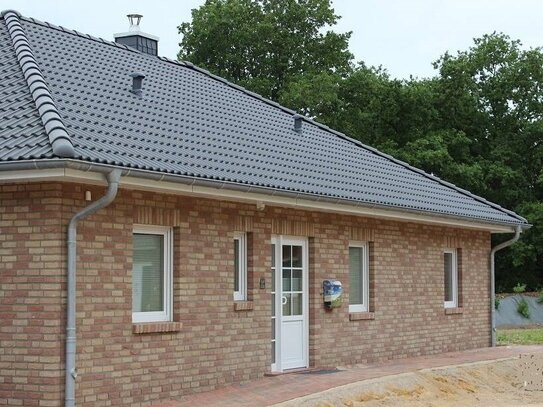 Bungalow für "zwei" - praktisch bis ins hohe Alter Niedrigenergiehaus Neubauplanung