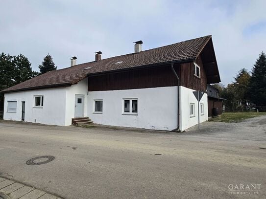 viel Platz in ehemaliger Gaststätte, mit Nebengebäude und großem Carport