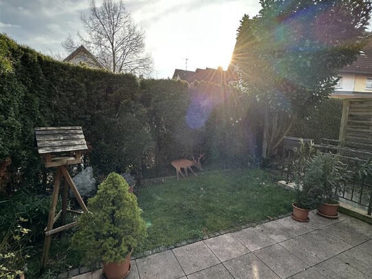 Geräumige Doppelhaushälfte mit Garten und Garage in begehrter Lage von Worblingen