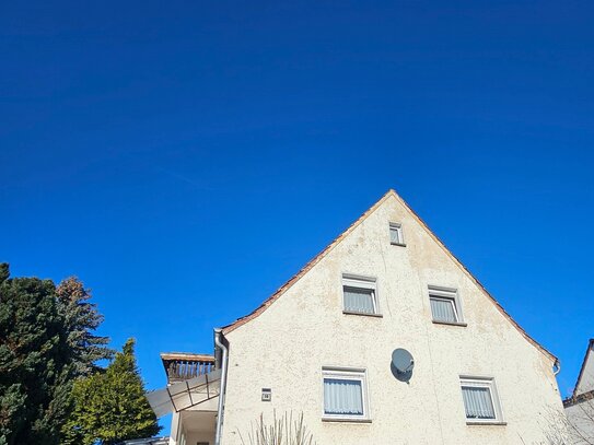 Schön gelegenes Haus mit zwei Wohnungen, als Mehrgenerationshaus oder WG geeignet, auf attraktiven Grundstück.