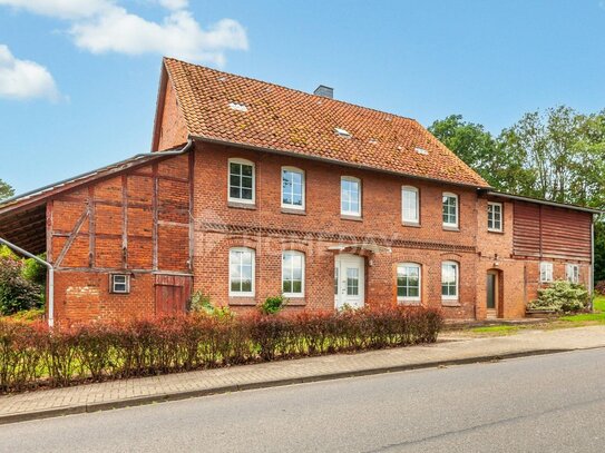 Zweifamilienhaus mit Potenzial: Historisches Flair trifft auf moderne Gestaltungsmöglichkeiten