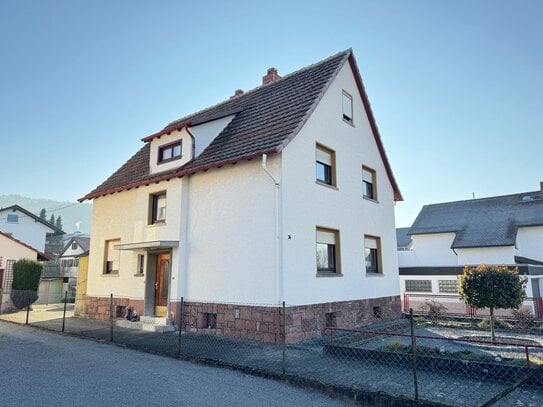 SEEHEIM-JUGENHEIM, 2-Familienhaus mit Anbau und großem Garten in ruhiger Wohnlage