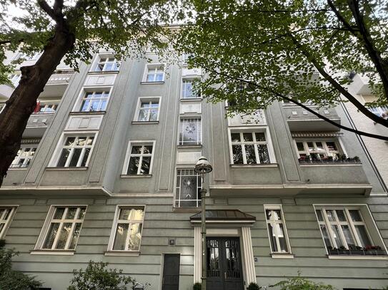 Charmante, möblierte Altbauwohnung mit Balkon im beliebten Charlottenburg-Kiez