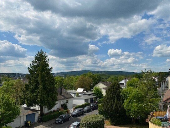 Hochwertige Penthouse-Maisonette mit Blick über die Dächer von Wiesbaden! Einzugsbereit!