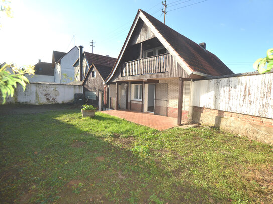 FREISTEHENDES EINFAMILIENHAUS MIT GARTEN UND GARAGE