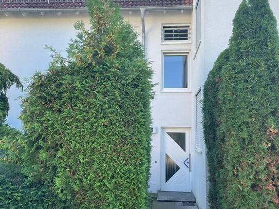 2-Raumwohnung mit großem Balkon in ruhiger Seitenstraße