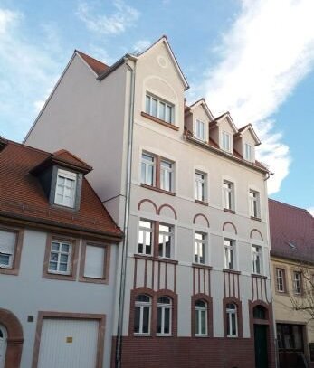 Innstadtlage von Grimma in gepflegter Wohngegend - Frei werdende hochwertige 3-R-Wohnung mit Balkon und ggf. m. EBK