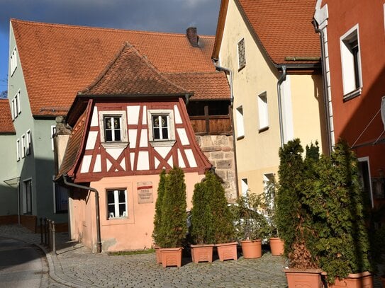 Wohnhaus (C) an der historischen Stadtmauer mit Garten & Stellplätzen