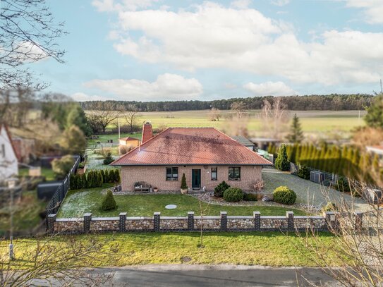 Charmanter Bungalow in der Beetzseeheide: Wohnen auf einer Ebene mit Stil und Komfort