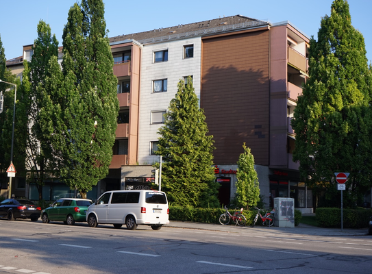 Helle 3,5 Zimmer im obersten Stockwerk mit Südbalkon, EBK, Einbauschränke, TG-Stellplatz