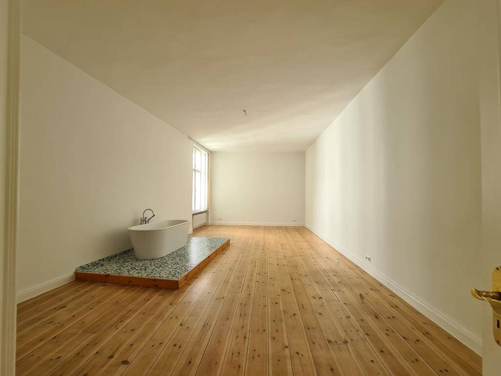 Schmuckstück: Altbau mit Badewanne im Zimmer & viel Charme - Photo 1
