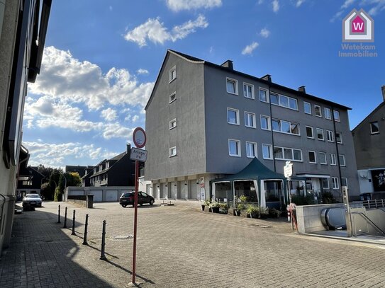 Attraktives Mehrfamilienhaus mit 10 Garagen und 9 Stellplätzen in Top-Zustand