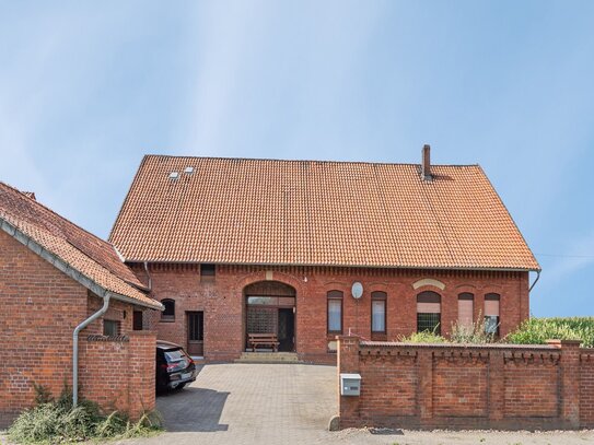 Ziegelsteinhaus mit Nebengebäuden und Stallungen auf ca. 3.200 m² Grundstück in Rehburg-Loccum