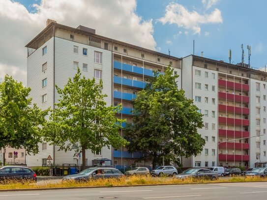 1-Zimmer-Wohnung mit Loggia in verkehrsgünstiger Lage, inklusive Keller- und Dachbodenabteil