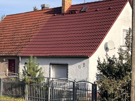 Sanierungsbedürftige Doppelhaushälfte sowie Bauerwartungsland in Am Mellensee OT Alexanderdorf zu verkaufen