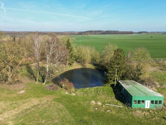 Positiver Bauvorbescheid: Großes, teilerschlossenes Grundstück mit Fischteich - zögern Sie nicht!