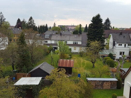 Schöne, große 2-Zi.-Wohnung mit EBK, Westbalkon und TG-Stellplatz in München-Laim