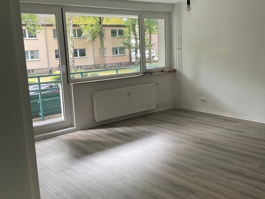 Sehr schöne komplett sanierte 2 Zimmer Wohnung mit Balkon in Gelsenkirchen zu vermieten!!!