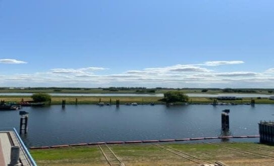 ACHTUNG ERSTBEZUG! TRAUMHAFTE 3-ZIMMERWOHUNG IN EINZIGARTIGER LAGE DIREKT AN DER ELBE