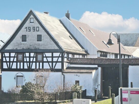 Ländliches Anwesen mit Wohnhaus, ausgebautem Nebengelass und Grundstück!