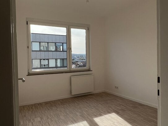 Helle 3,5-Zimmer-Wohnung // 3. Stock // 83 qm // Balkon und Küche