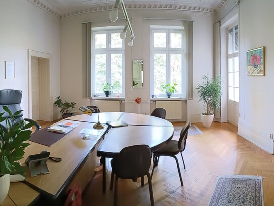 Charmante 4 Zimmer Altbauwohnung mit Balkon