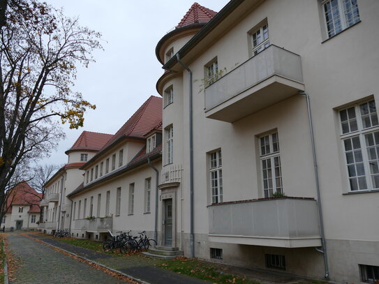 Attraktive freie 2-Zimmer-Wohnung im historischen Ludwig-Hoffmann-Quartier