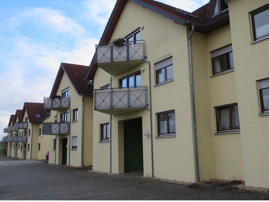 Helle 2-Raum-Wohnung im 1. Obergeschoss mit Tiefgaragenstellplatz und Balkon