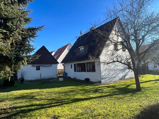 Schön gelegenes Einfamilienhaus mit Garage u. großem Garten in Lenningen-Hochwang.