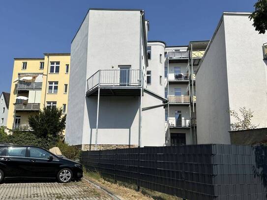 Ihr Anruf ist der Grundstein für eine neue Wohnung - 3-Raum-Altbauwohnung mit Balkon