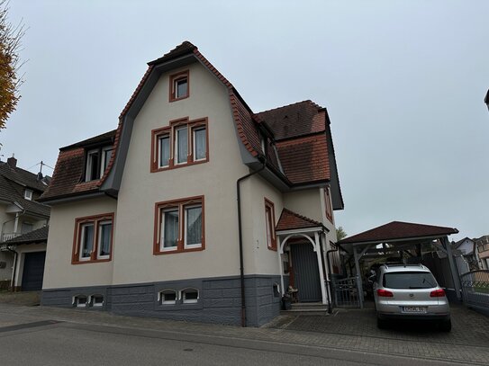 Zweifamilienwohnhaus mit Carport und schönem Garten