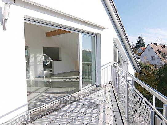 ~~ Großartige DG-Wohnung mit exklusiver Ausstattung, EBK, 2 Bädern, großem Balkon!