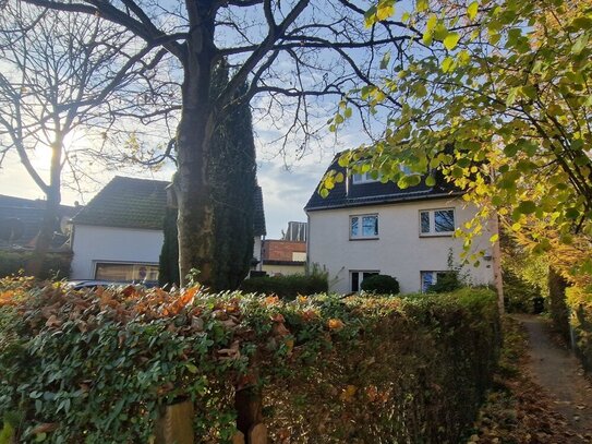 Mehrfamilienhaus mit 3 Wohnungen sowie einem Einfamilienhaus auf einem Grundstück in Groß-Borstel