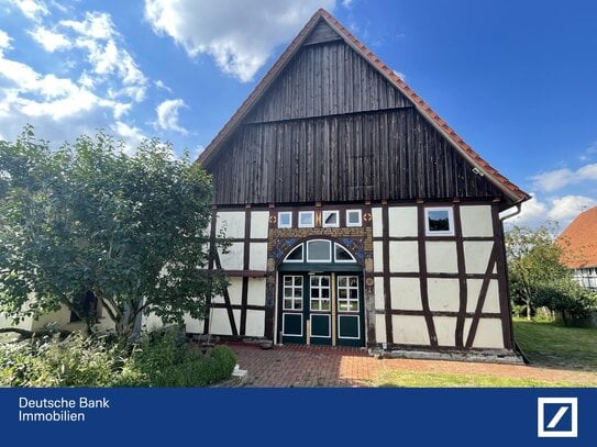 Handwerker aufgepasst! Charmantes Fachwerkhaus mit viel Potenzial und schönem Garten in Barntrup!