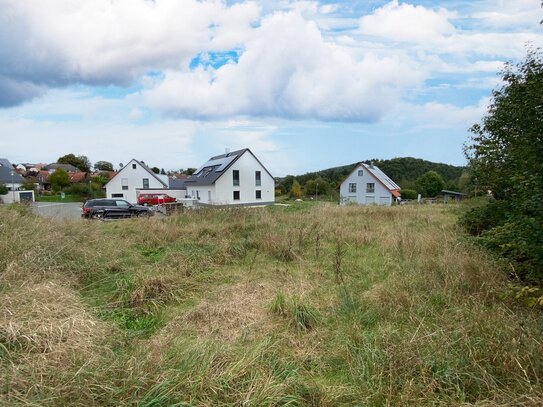 RUHIG GELEGENES BAUGRUNDSTÜCK FÜR EINFAMILIENHAUS NAHE ORTSKERN VON PLECH