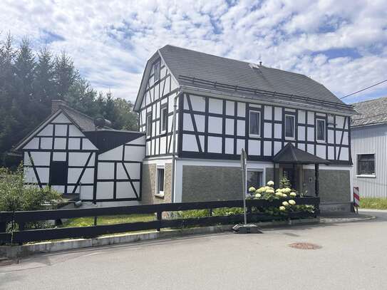 gemütliches Häuschen mit ehem. 2 Wohnungen, Carport, sep. Garage