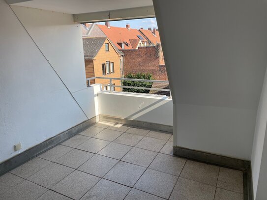 Großzügige, helle 4-Zimmer-Wohnung mit Loggia in ruhiger Lage - nähe Fürth Zentrum